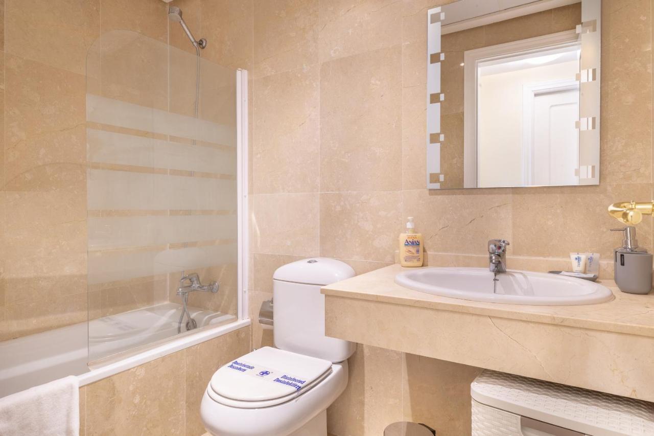 2261-Superb Apt On The Beach, On Duquesa Harbour Manilva Buitenkant foto