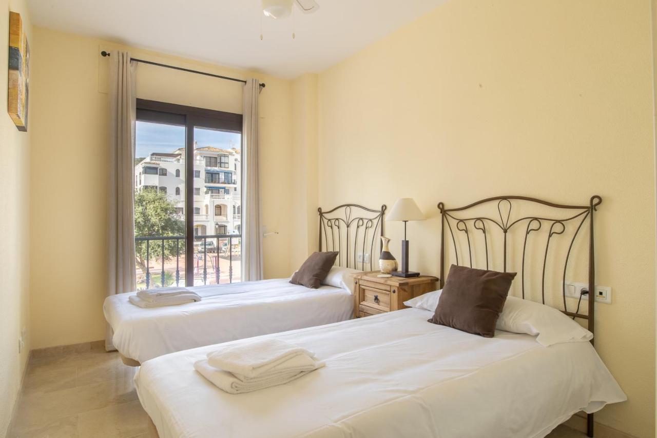 2261-Superb Apt On The Beach, On Duquesa Harbour Manilva Buitenkant foto